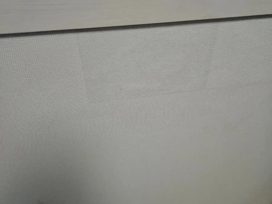 자국 없이 마감한 벽면